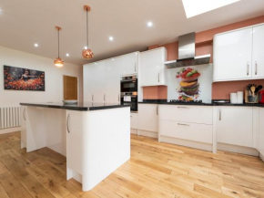 Pass the Keys 4 Bed house Parking 5 mins Sidcup Station